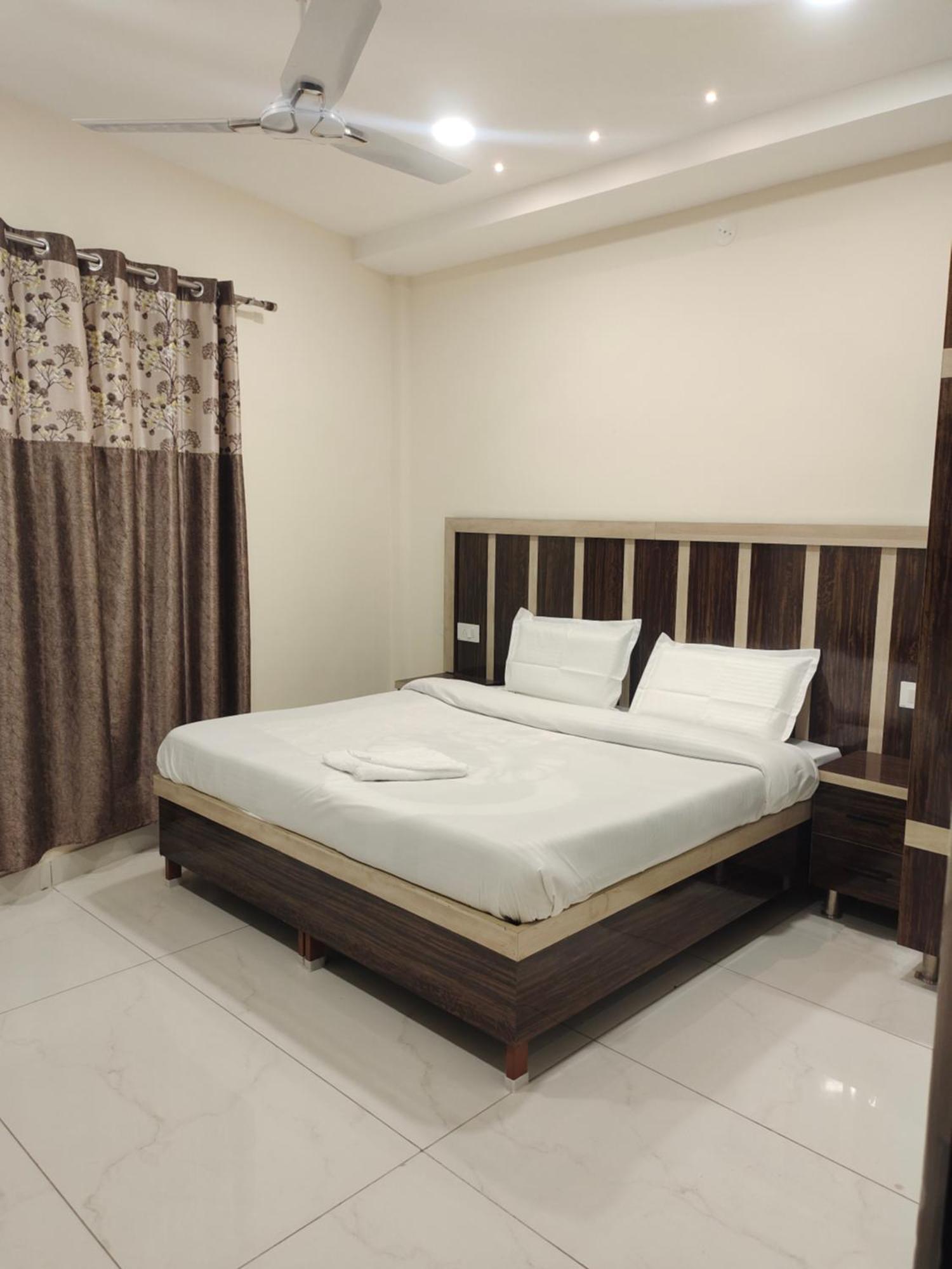 Hotel G-3 Jalandhar Esterno foto